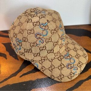 Gucci Brown Beige GG Supreme Cap with Blue Snake Embroidery